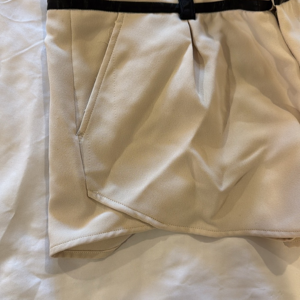 Alice + Olivia Cady Shorts 6 - Picture 5 of 8